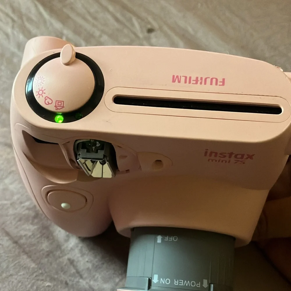 Selling instax mini 75